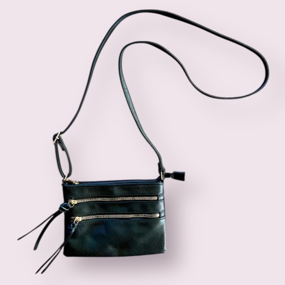 Pebbled Faux Leather Multi Pocket Crossbody Bag in Black